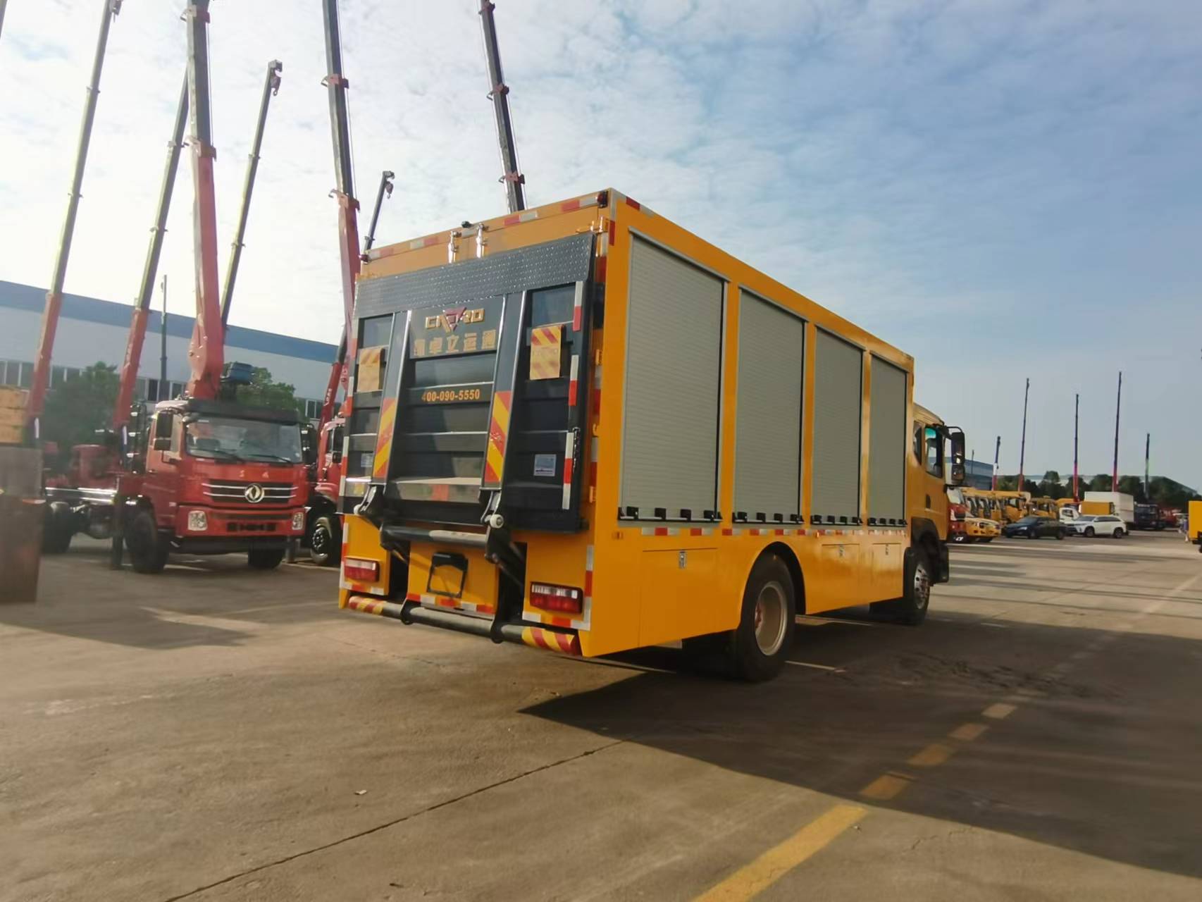 東風(fēng)D9裝備車