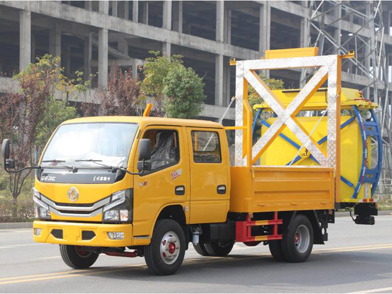 東風(fēng)多利卡D6雙排防撞緩沖車(chē)