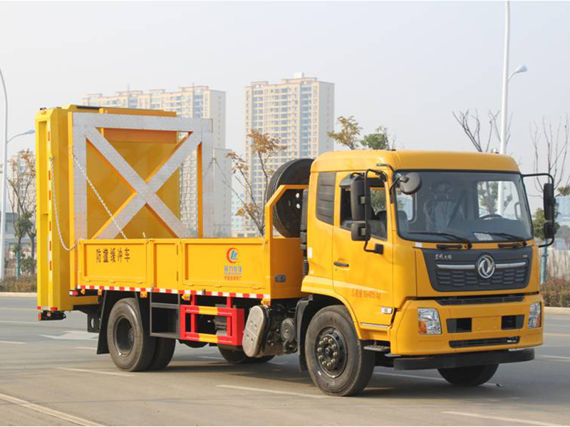 東風(fēng)天錦康機(jī)210馬力防撞緩沖車