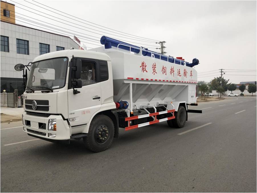 散裝飼料運(yùn)輸車的特點(diǎn)